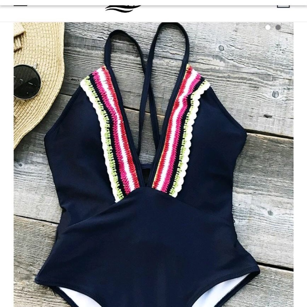 Cupshe one piece bathing suit.
